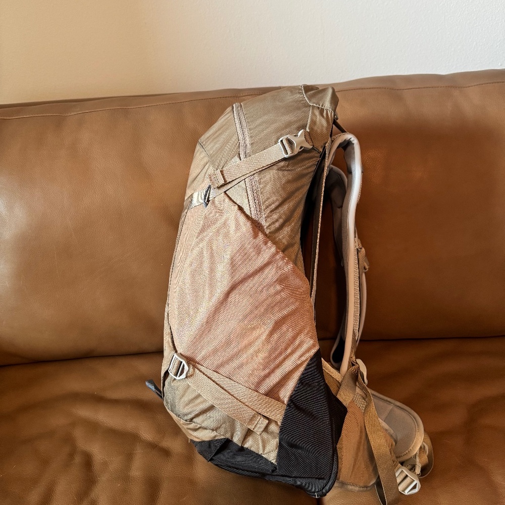 Beige Osprey Hikelite 28L Backpack - Picture 3 of 11